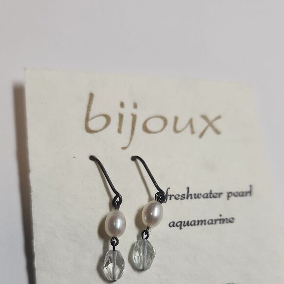 Bijoux White and Blue Artisanal Earrings - Picture 2 of 3